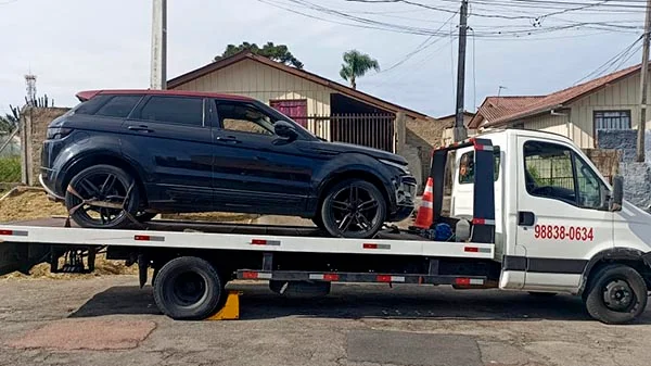 Guincho 24h em Curitiba atendendo veículo no Bacacheri